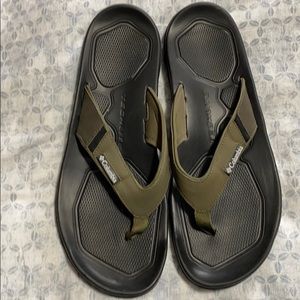 Columbia flip flops size 11